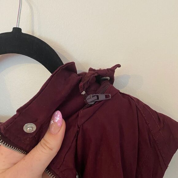 Daisy Shoppe Burgundy Sleeveless Zip Up Hooded Vest Size Medium - Picture 6 of 6